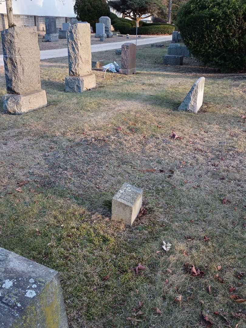 Ruth Parker Dutton's grave. Photo 1