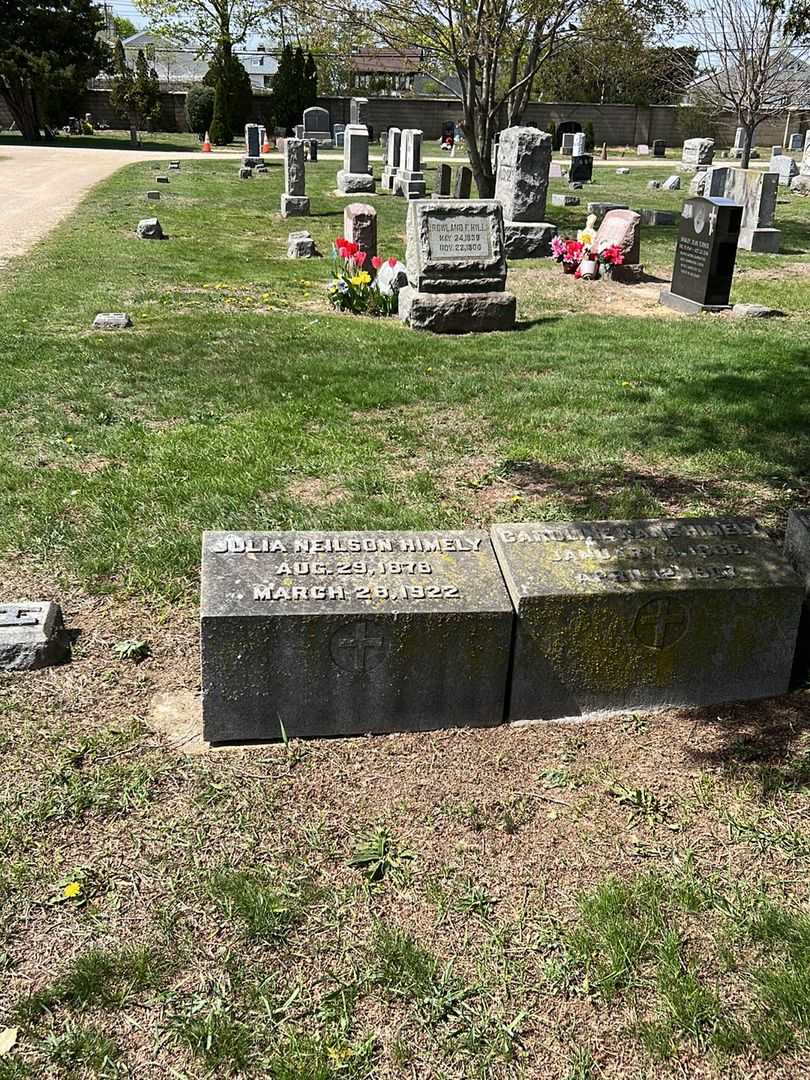 Julia Neilson Himely's grave. Photo 1
