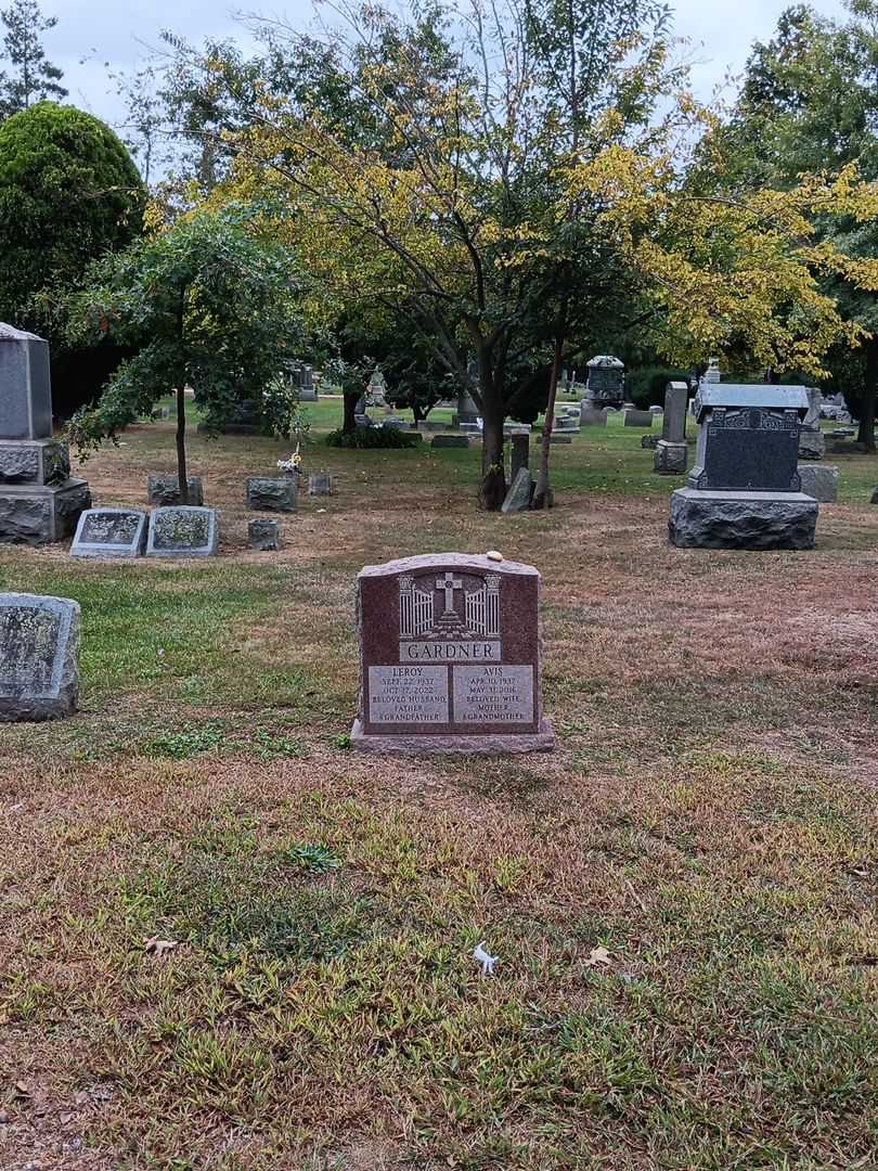 Leroy Gardner's grave. Photo 1