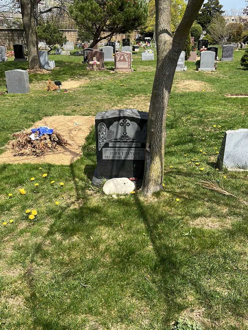 John T. Taylor's grave. Photo 1