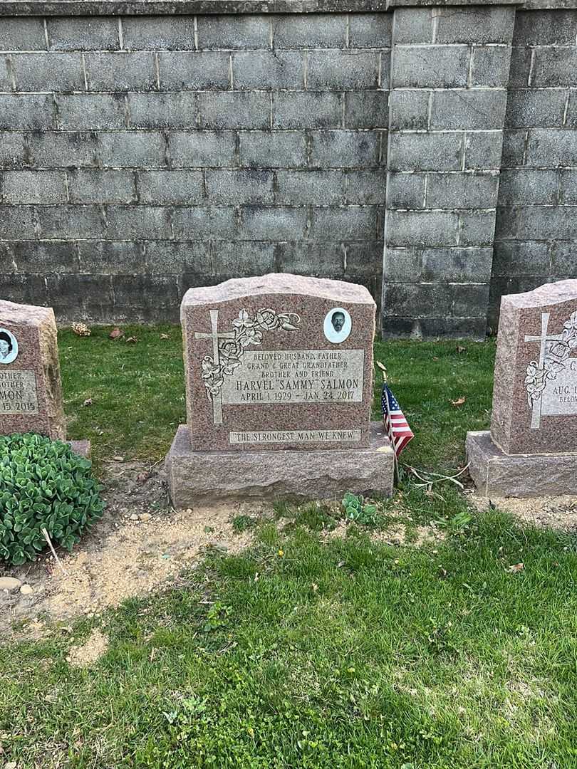 Harvel "Sammy" Salmon's grave. Photo 1