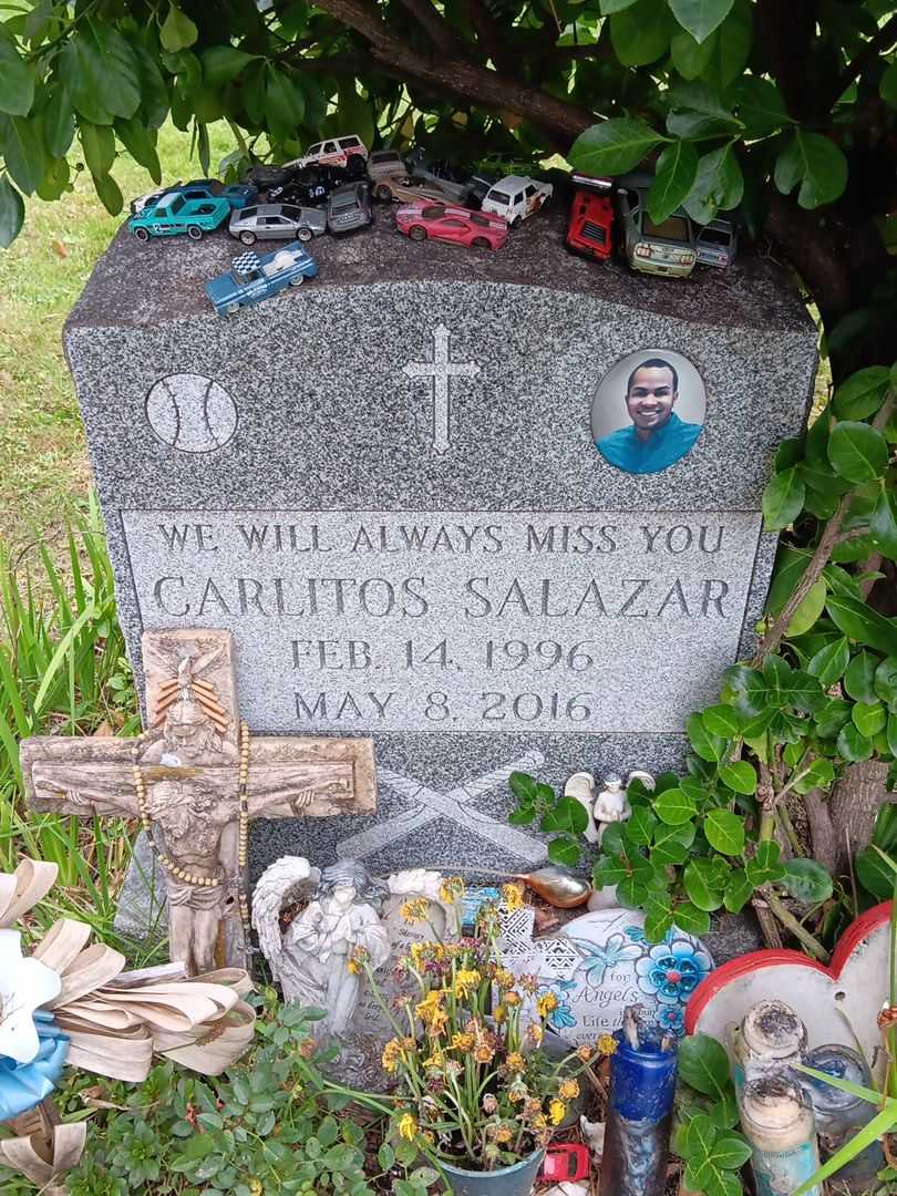 Carlitos Salazar's grave. Photo 1