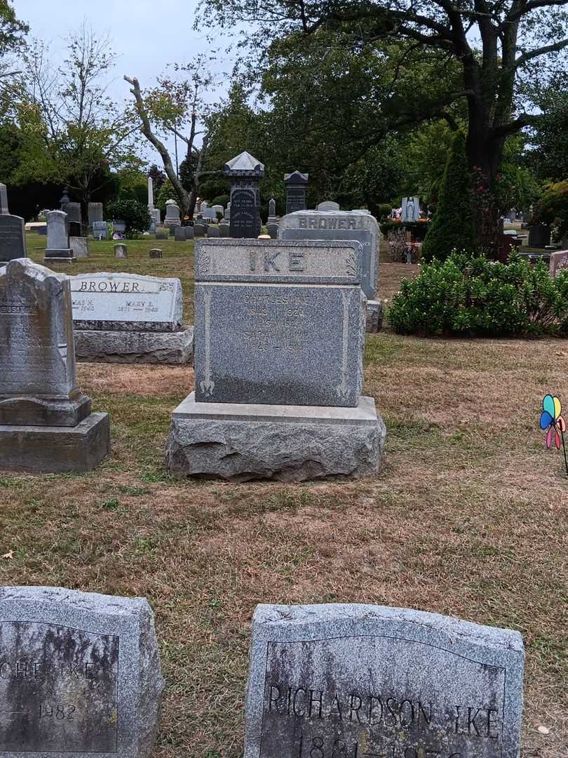 Charles Ike's grave. Photo 1
