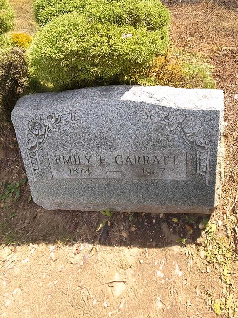 Emily E. Garratt's grave. Photo 2