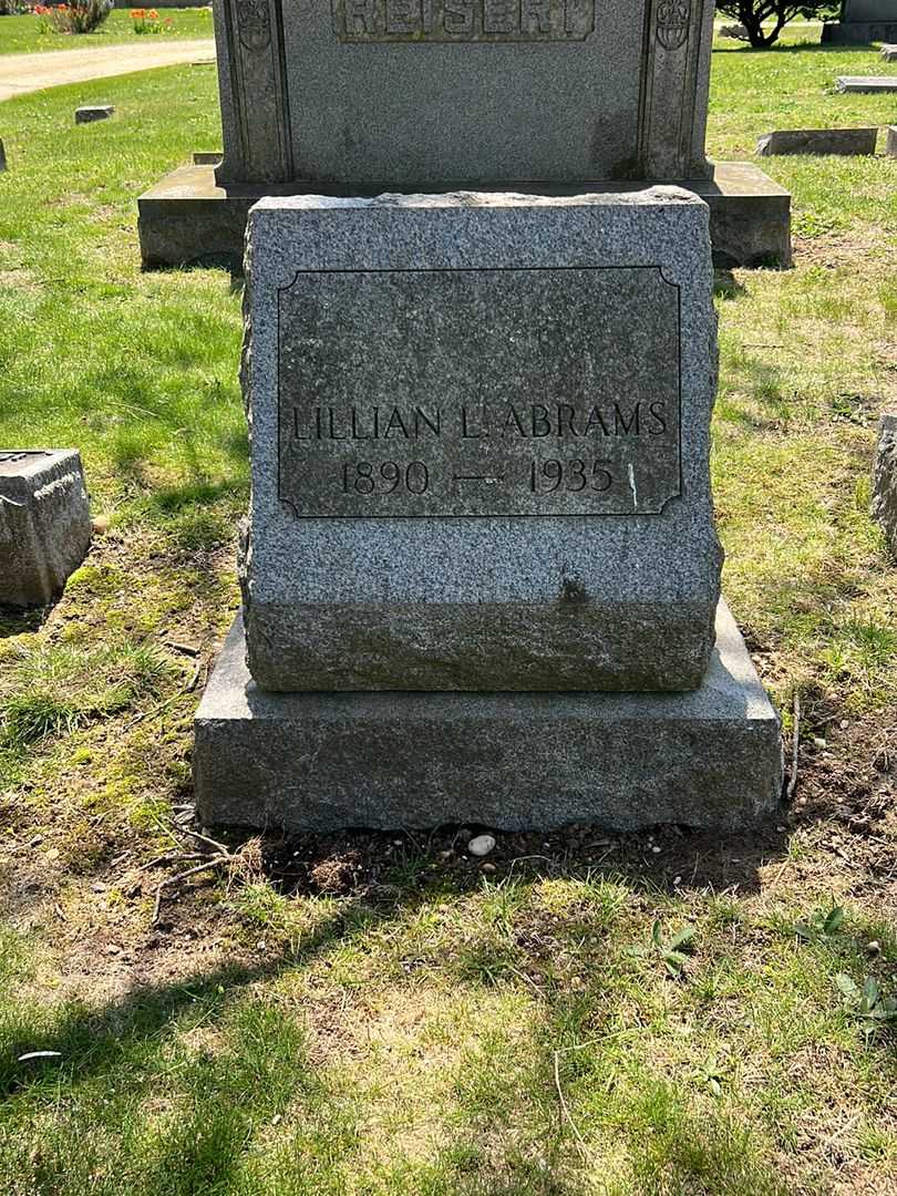 Lillian L. Abrams's grave. Photo 2