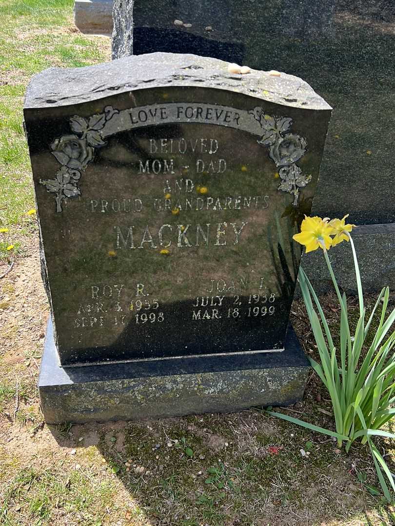 Roy R. MacKney's grave. Photo 2