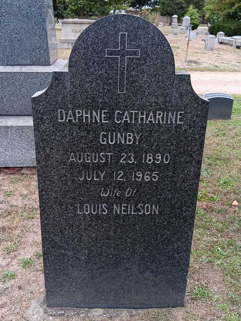 Daphne Catharine Gunby Neilson's grave. Photo 2