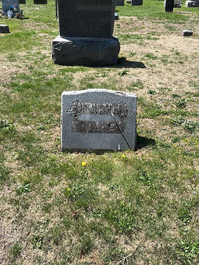 Josephine Pearsall's grave. Photo 1