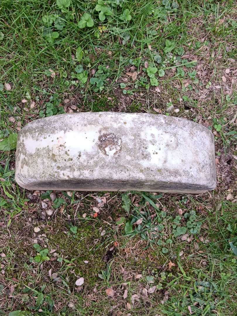 Josephine M. Pettit's grave. Photo 4