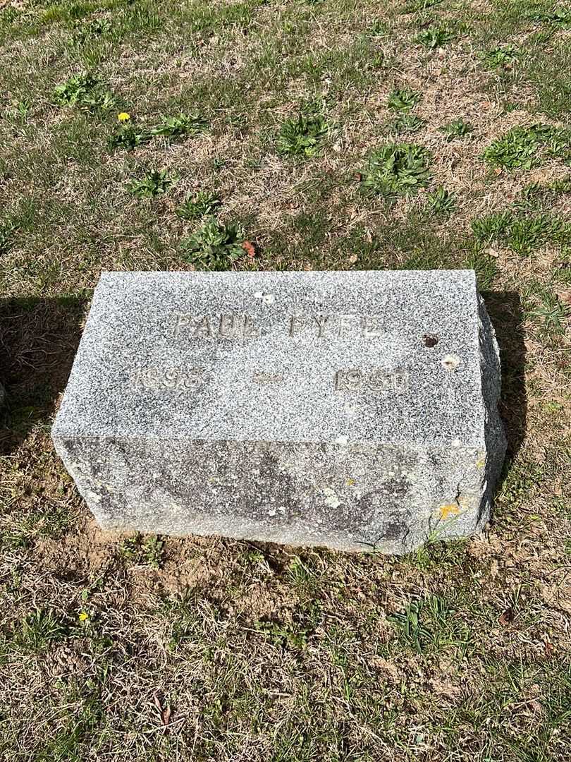 Paul Fyfe's grave. Photo 3