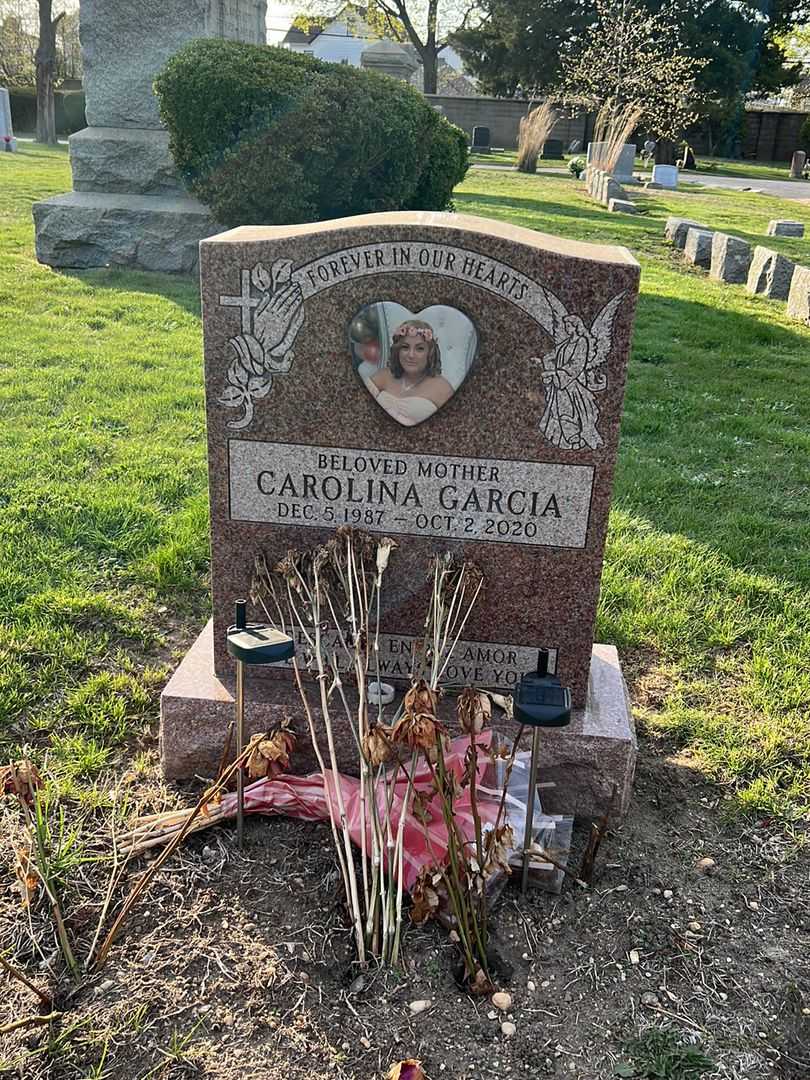 Carolina Garcia's grave. Photo 2