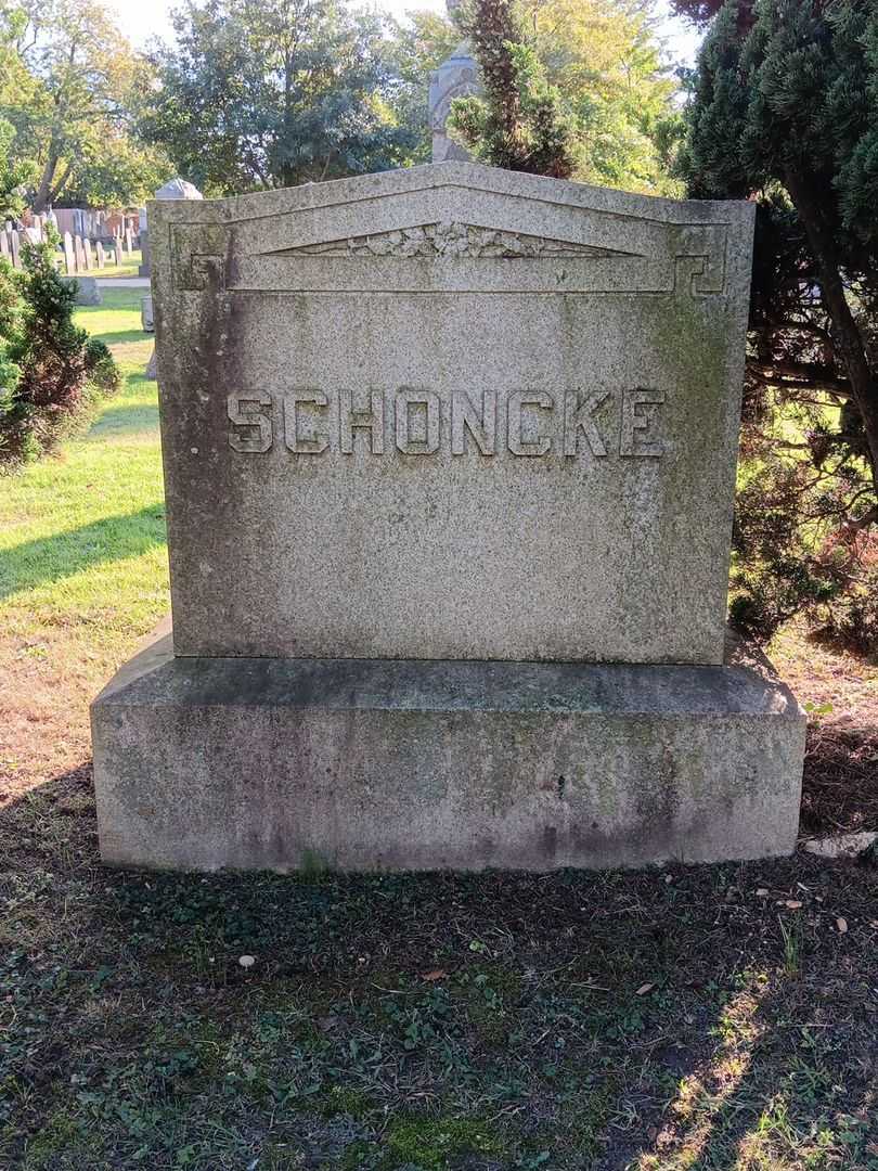 Dora W. Mahoney's grave. Photo 1