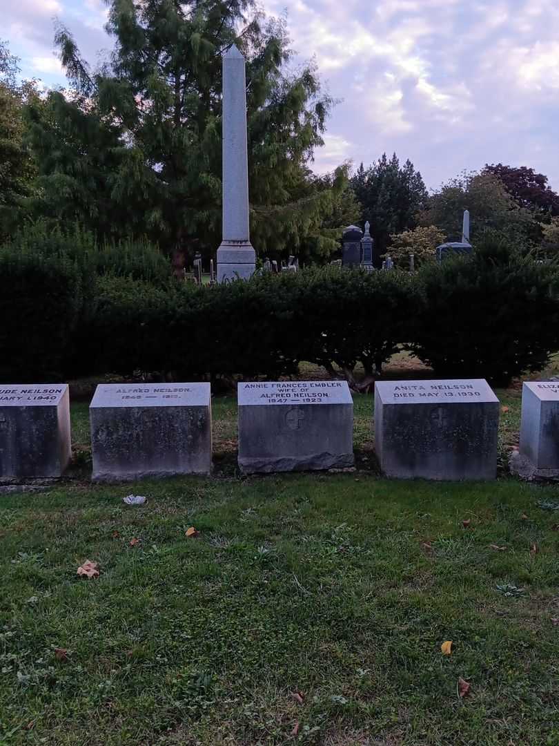 Annie Frances Embler Neilson's grave. Photo 1