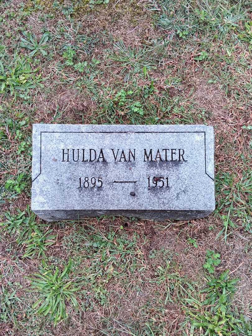 Hulda Van Mater's grave. Photo 2