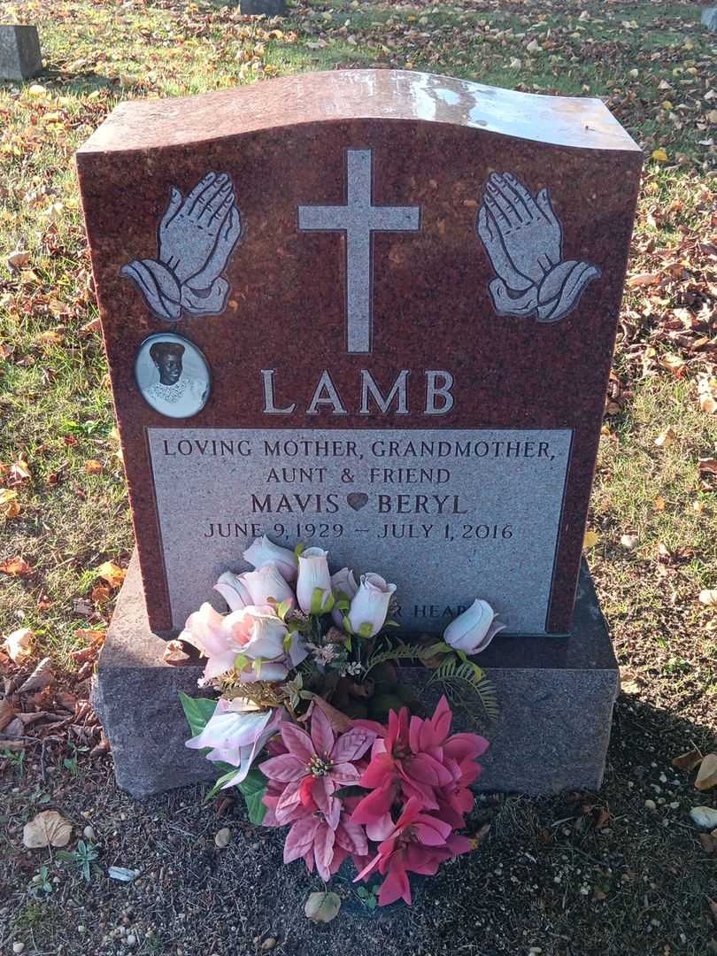 Mavis Beryl Lamb's grave. Photo 2