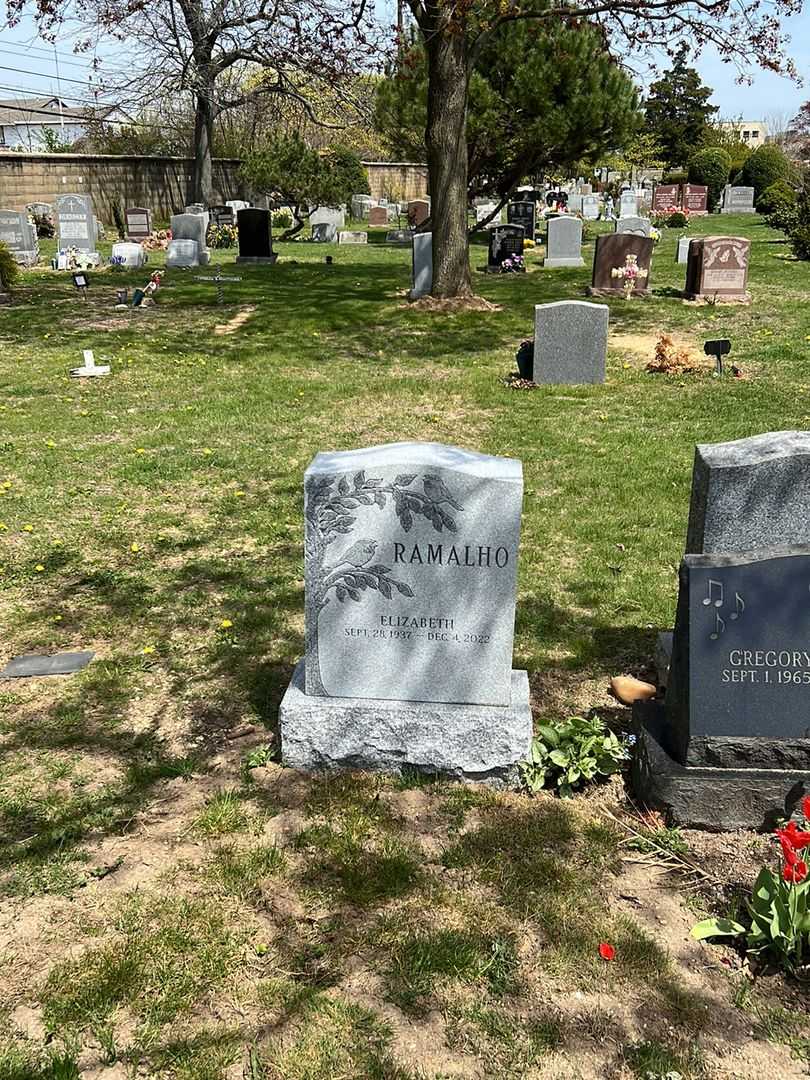 Elizabeth Ramalho's grave. Photo 1