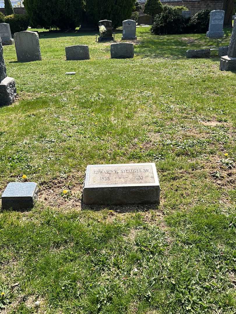 Edward W. Stellges Senior's grave. Photo 2