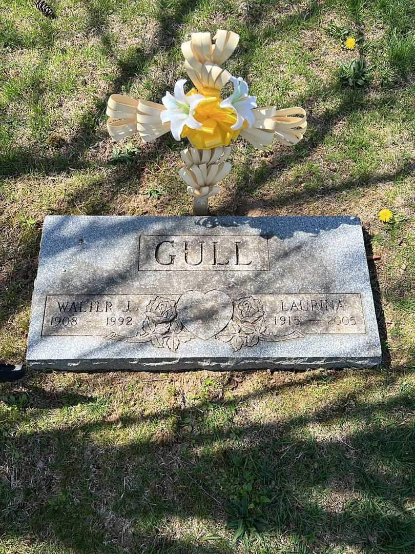 Walter J. Gull's grave. Photo 2