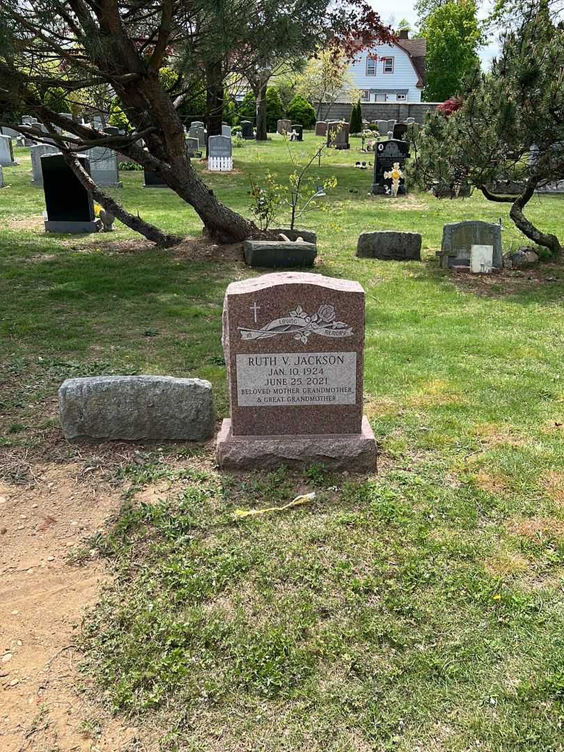 Ruth V. Jackson's grave. Photo 1