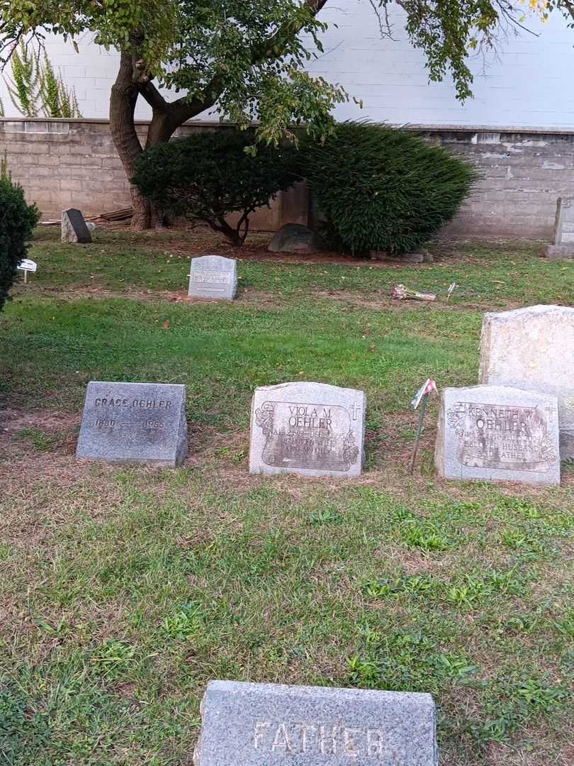 Viola M. Oehler's grave. Photo 1