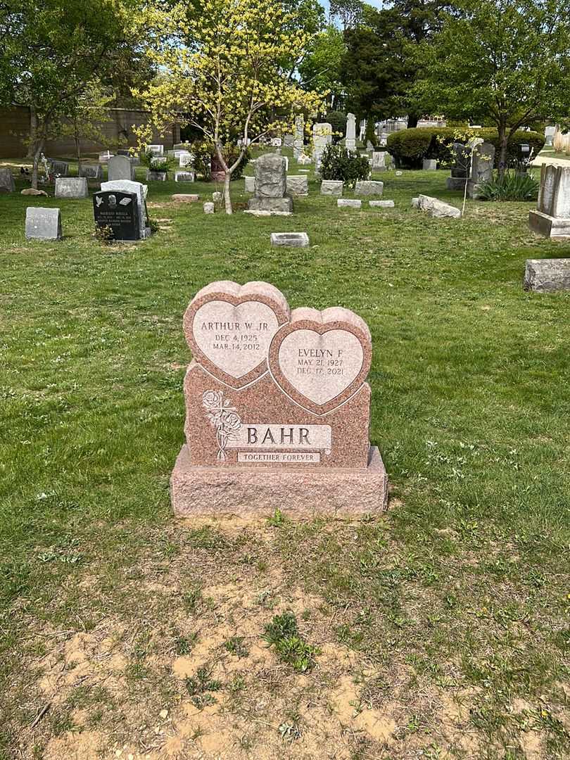 Arthur William Bahr Junior's grave. Photo 1