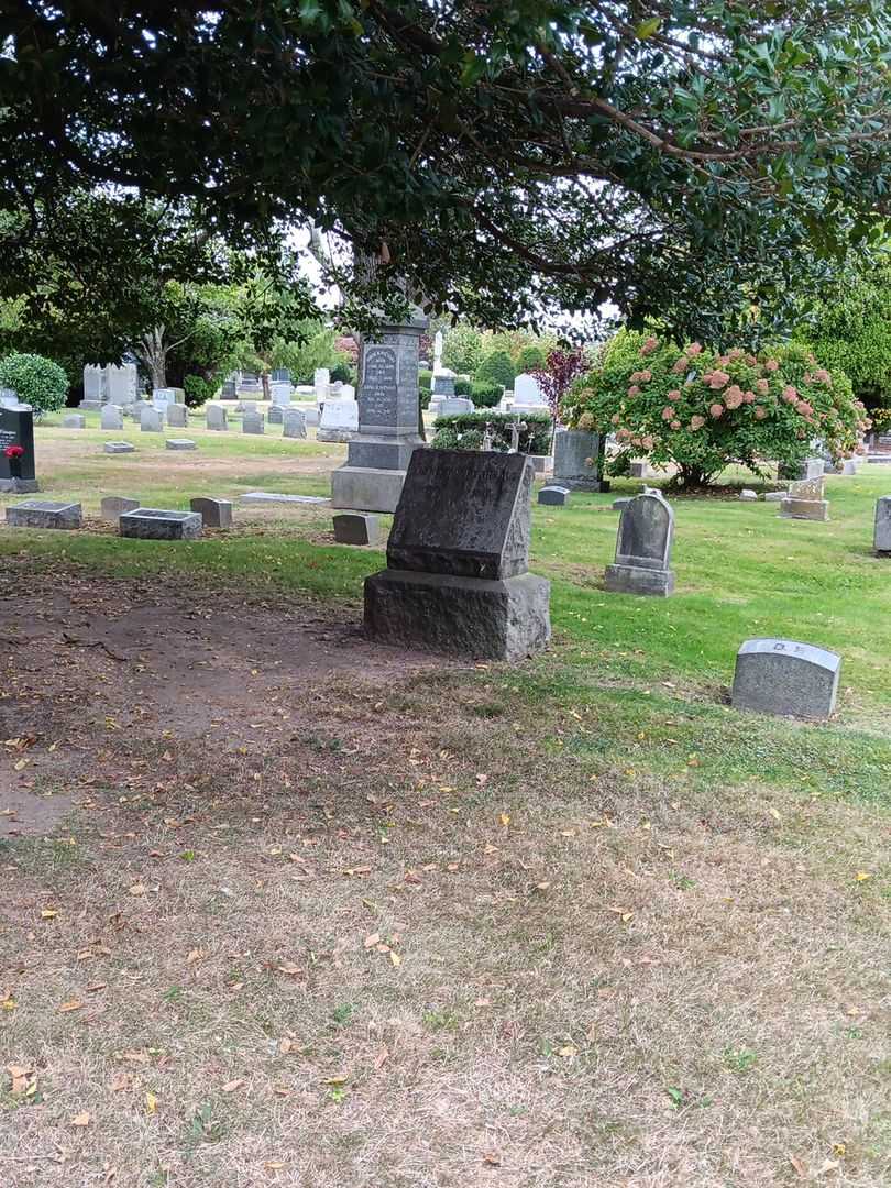 Stanley S. Pearsall's grave. Photo 1