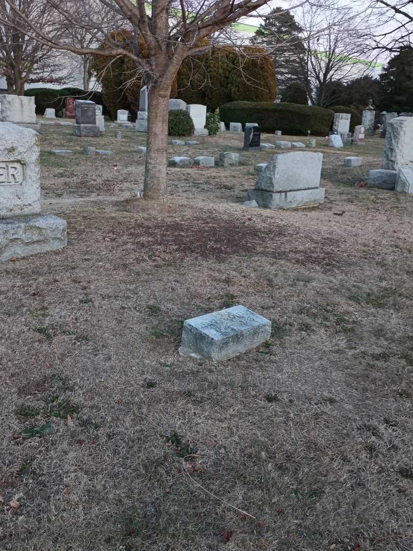 Eleaner W. O'Leary's grave. Photo 1