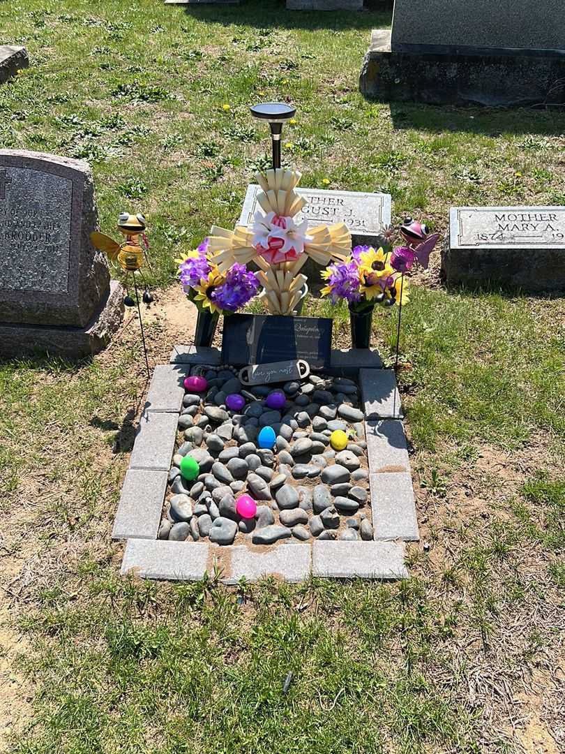 Clemencia Quisquinay's grave. Photo 1
