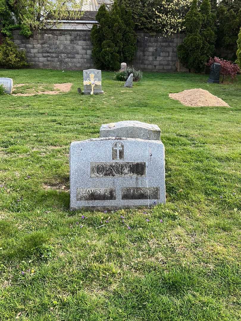 James W. O'Neil's grave. Photo 1