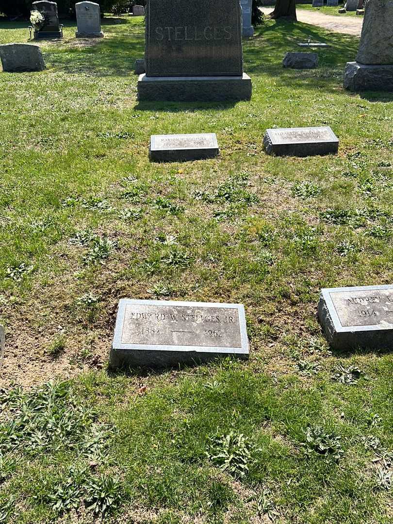 Edward W. Stellges Junior's grave. Photo 2