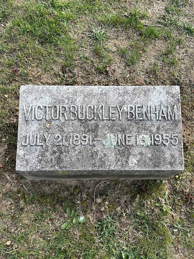 Victor Buckley Benham's grave. Photo 3