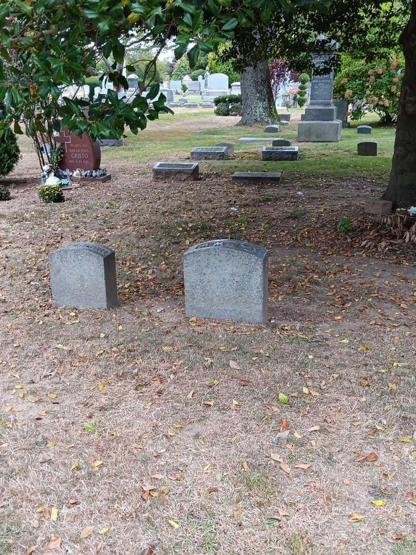 Charlotte S. Wright Woods's grave. Photo 2