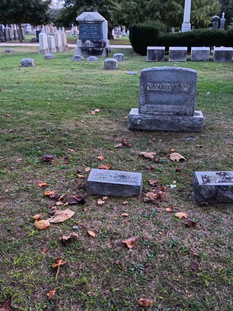 John H. Lotter Senior's grave. Photo 2