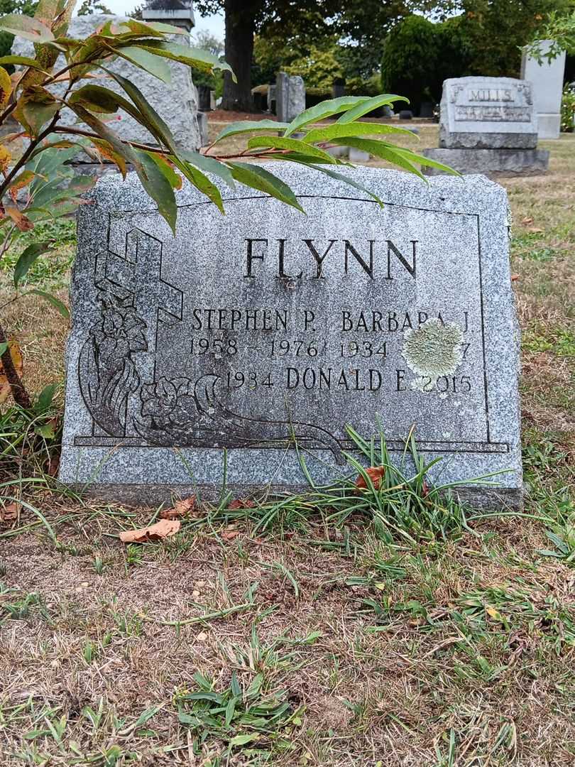 Donald E. Flynn's grave. Photo 2