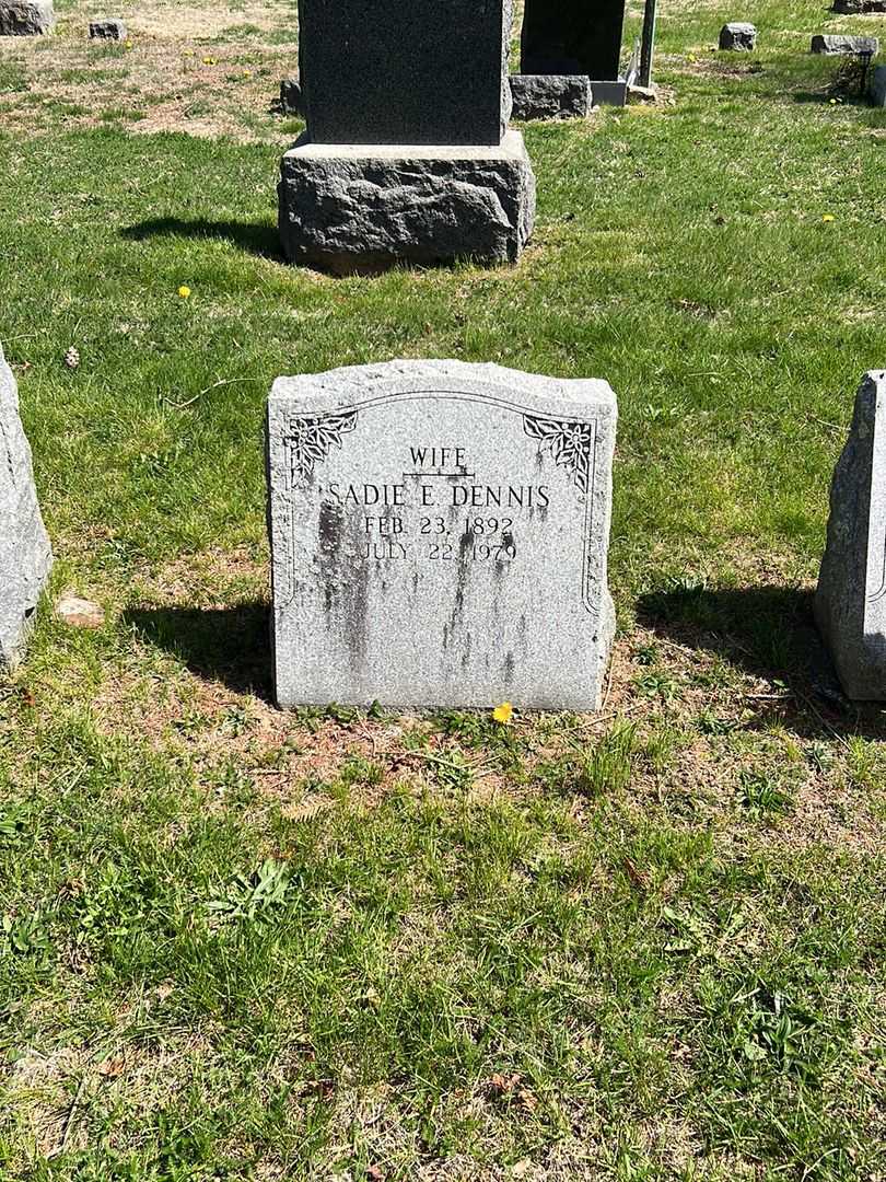 Sadie E. Dennis's grave. Photo 1