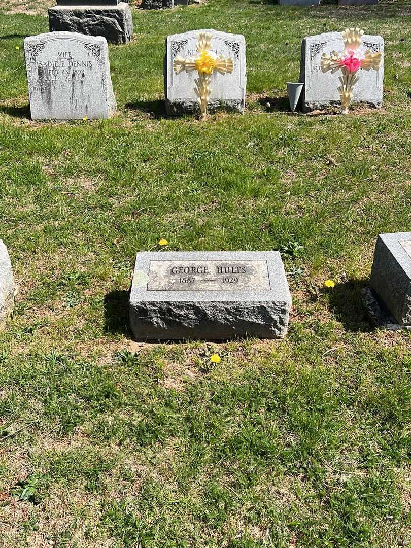 George H. Hults's grave. Photo 1