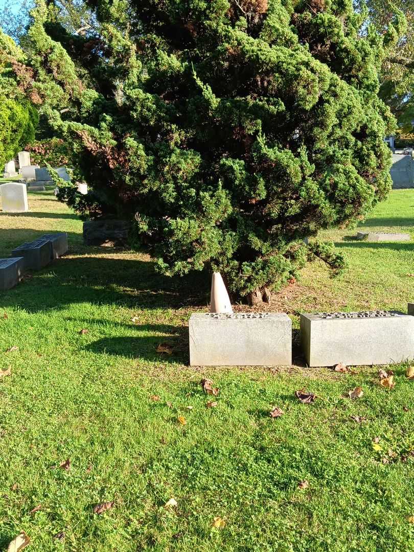 James R. Kelleher's grave. Photo 2
