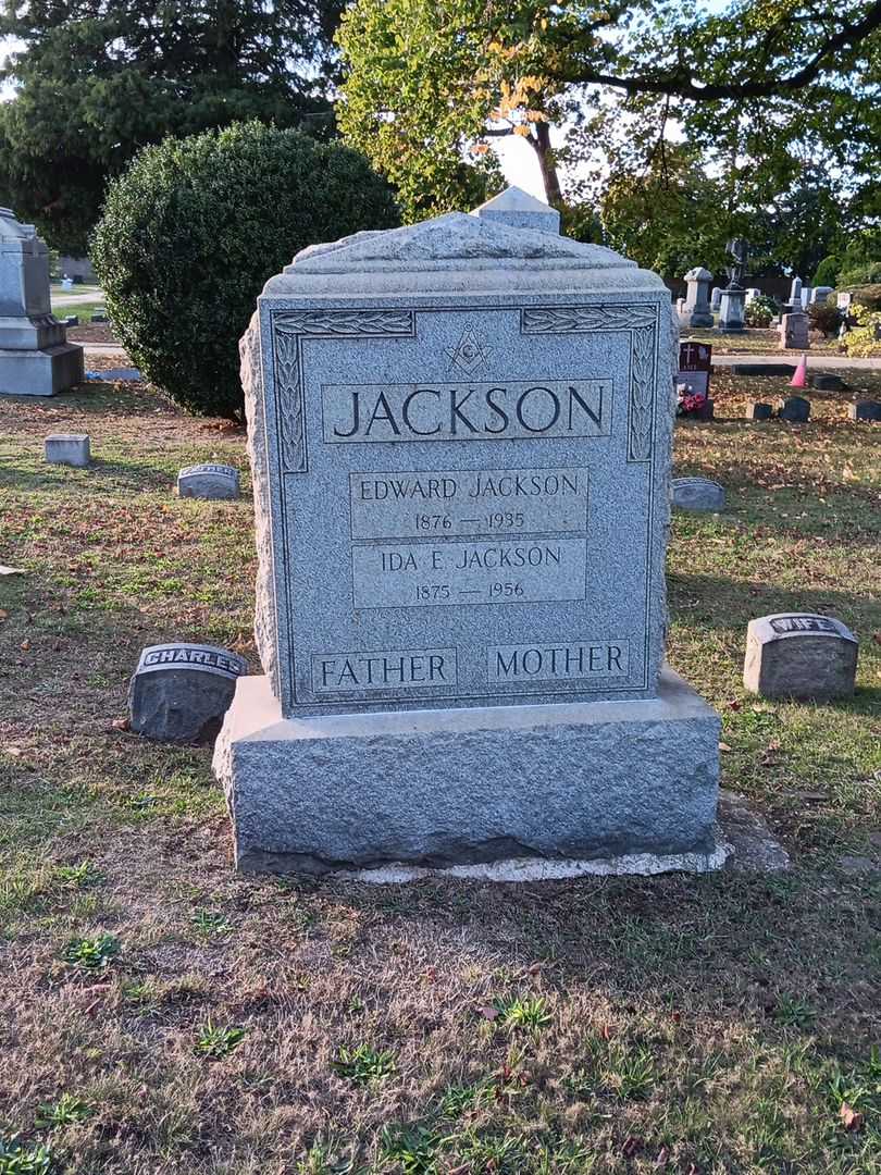 Ida E. Jackson's grave. Photo 1