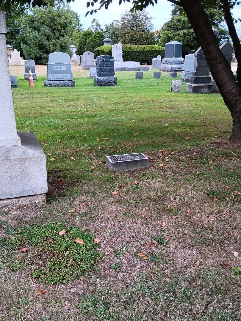 Euterpe Maud Hutcheson's grave. Photo 2