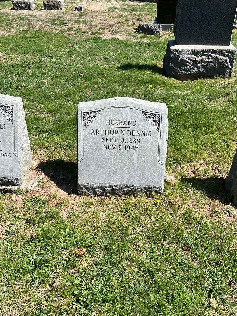 Arthur N. Dennis's grave. Photo 1