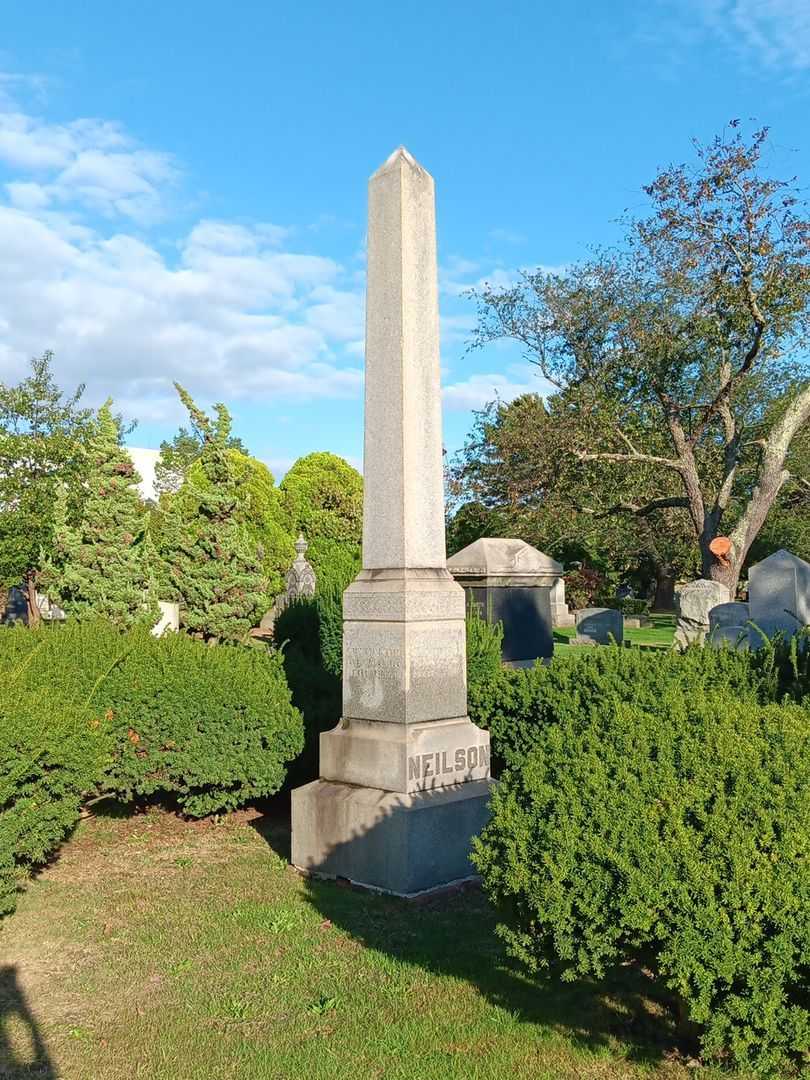Caroline Kane Neilson's grave. Photo 1