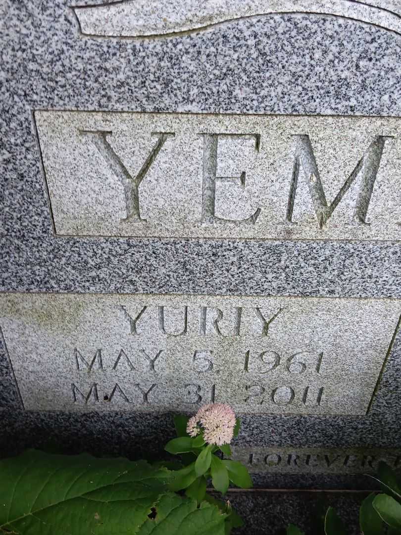 Yuriy Vasilyevich Yemelyanov's grave. Photo 3