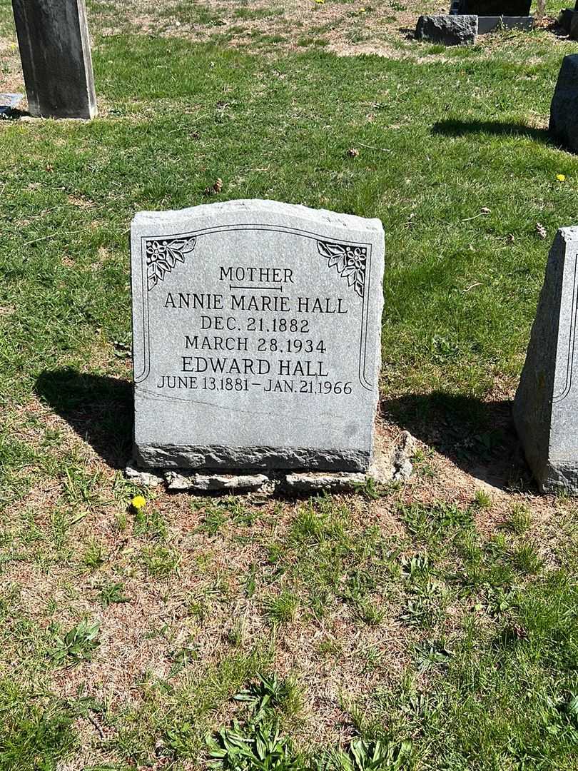 Annie Marie Hall's grave. Photo 1