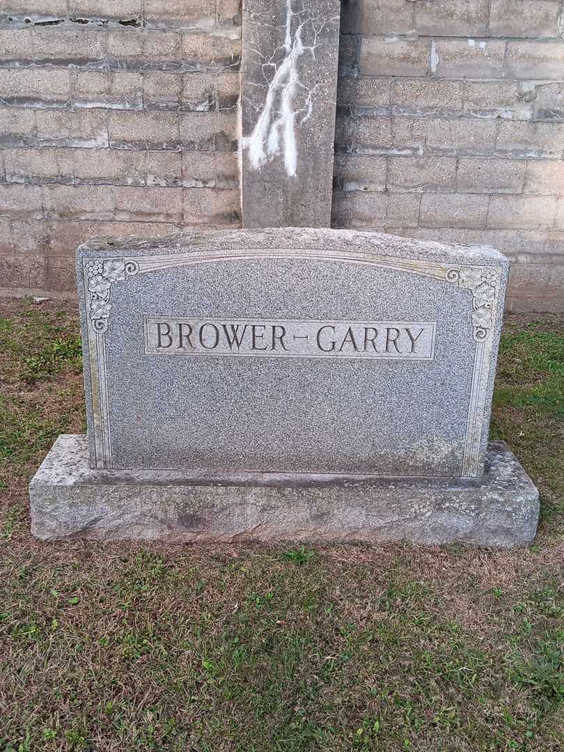 Dorothy Garry's grave. Photo 1