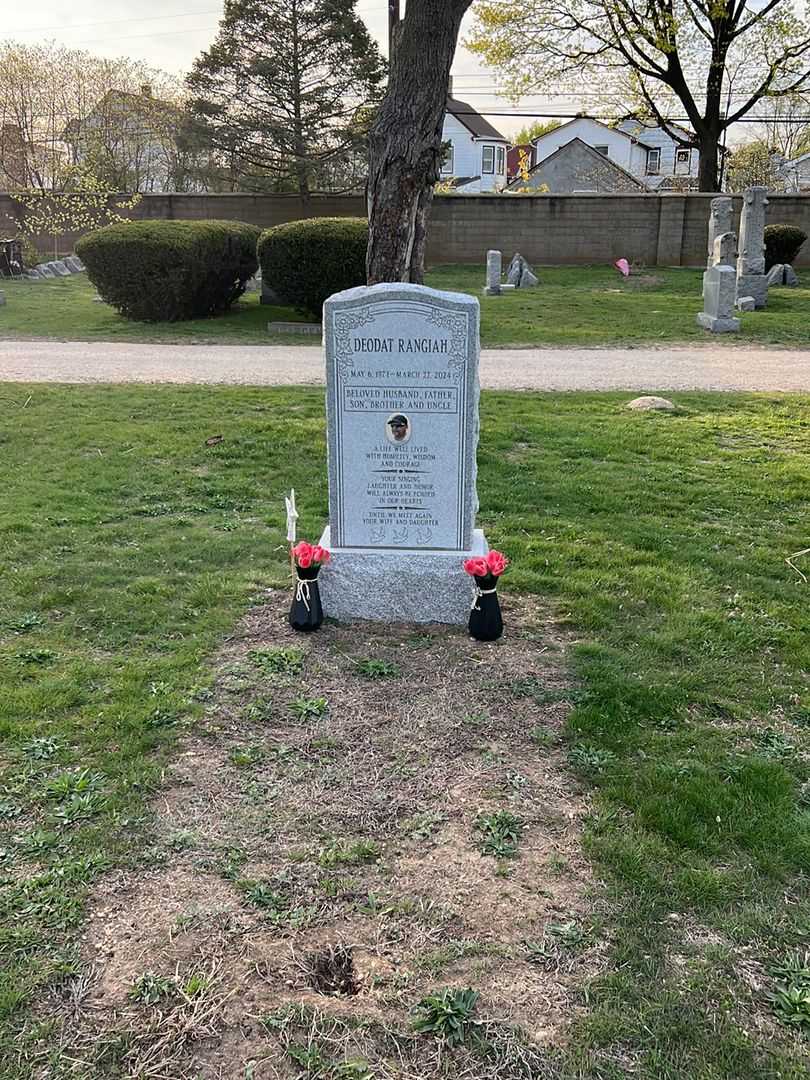 Deodat Rangiah's grave. Photo 1
