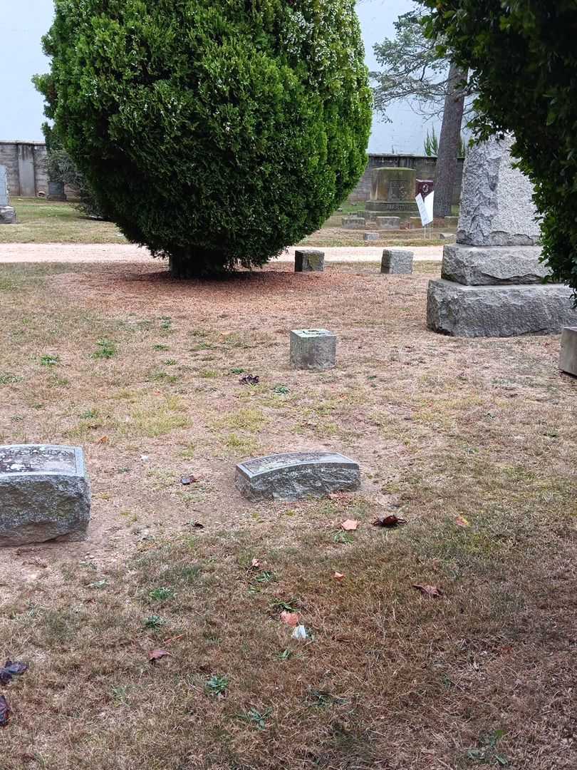 Robert H. Brogan's grave. Photo 1
