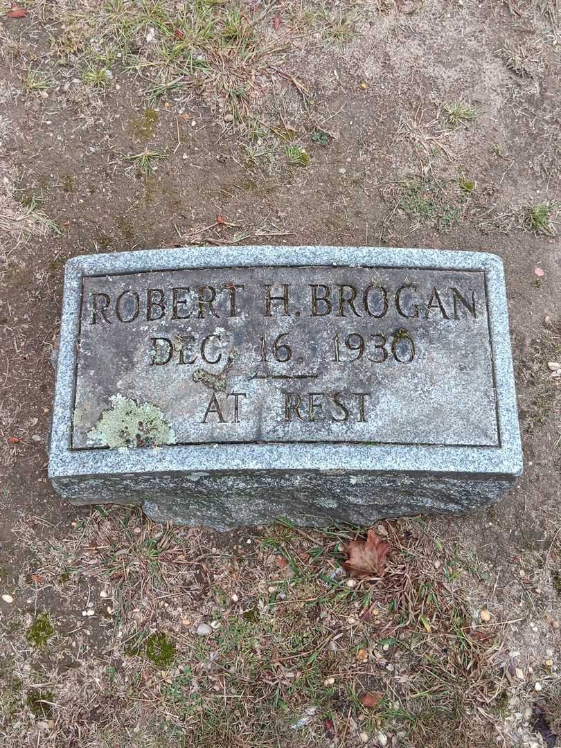 Robert H. Brogan's grave. Photo 2