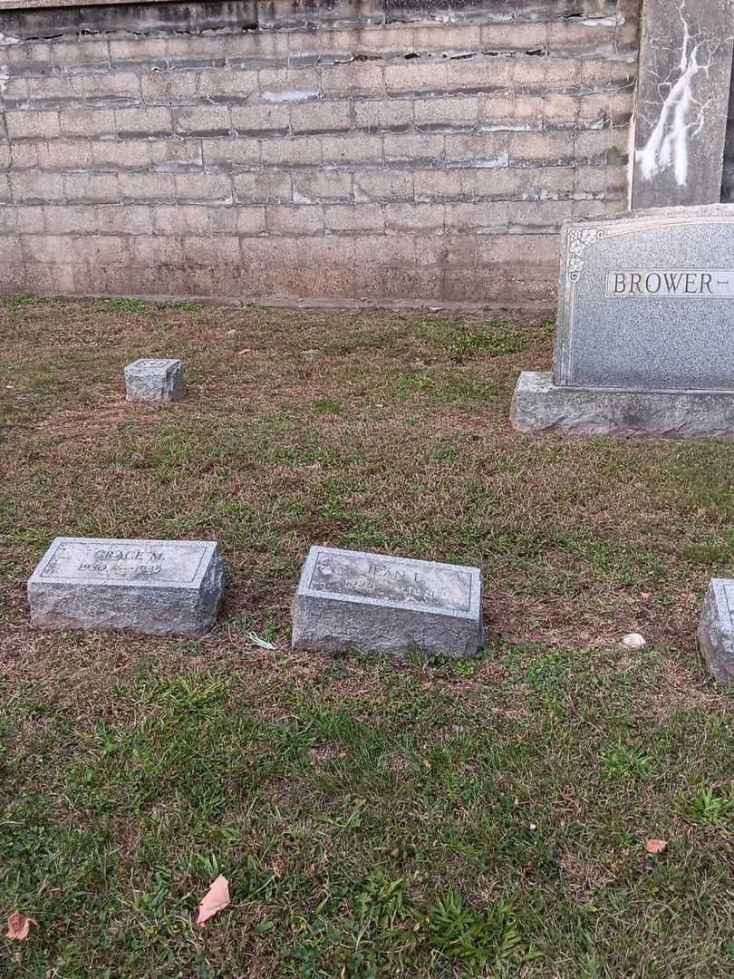 Jean L. Matthews's grave. Photo 2