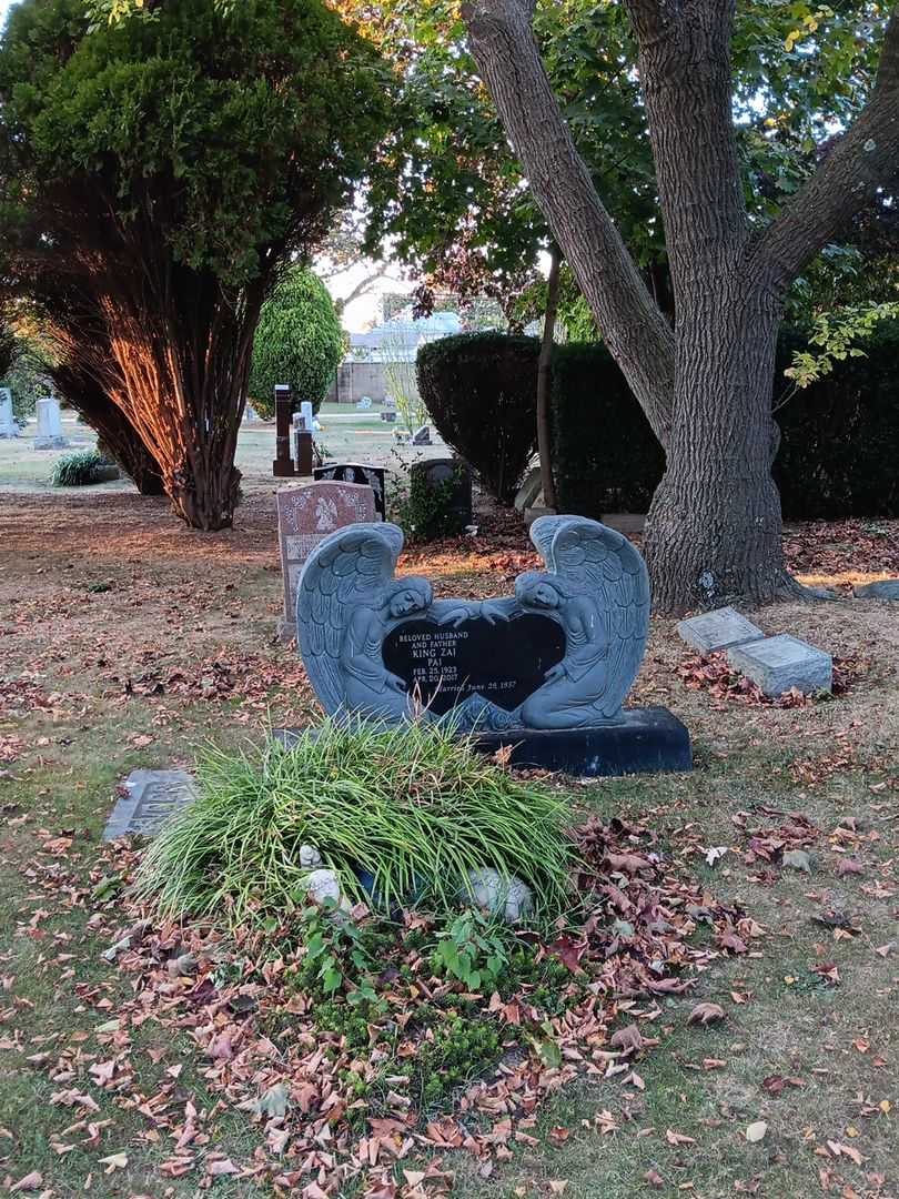 King Zai Pai's grave. Photo 1