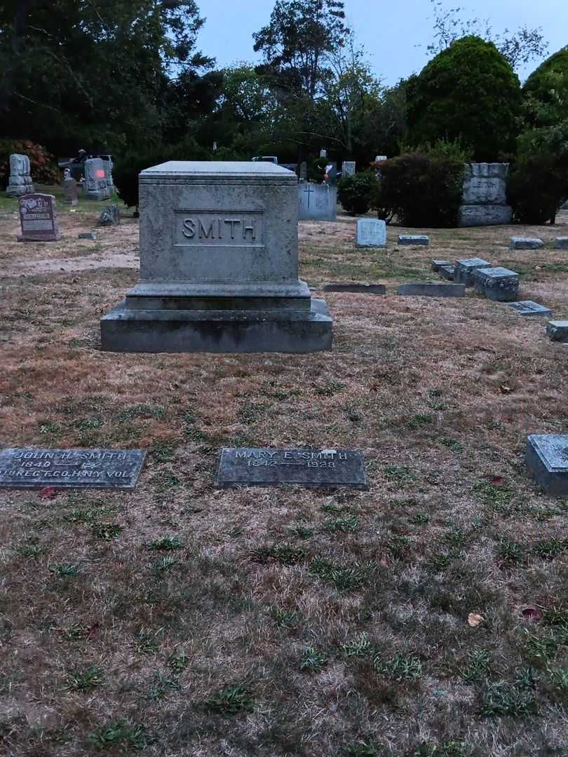 Mary E. Smith's grave. Photo 2
